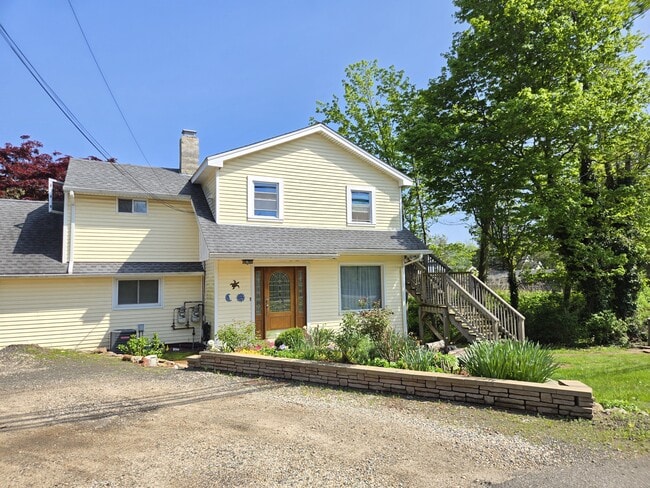 Building Photo - 190 Short Beach Rd Rental