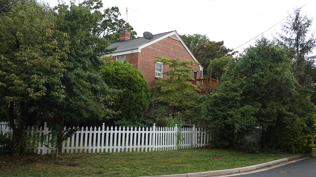 Apartamentos dúplex - 1048 N Danville St Unidad B