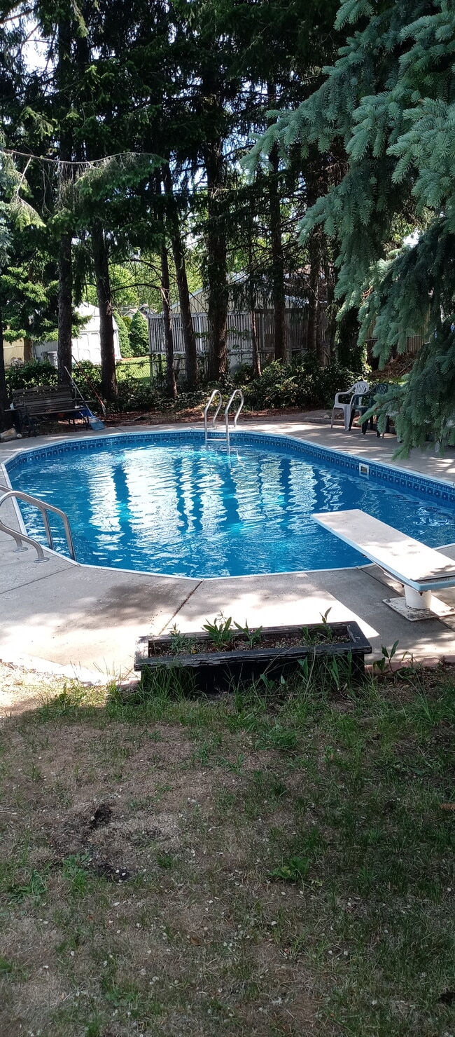 Photo - 901 N Locust Rd