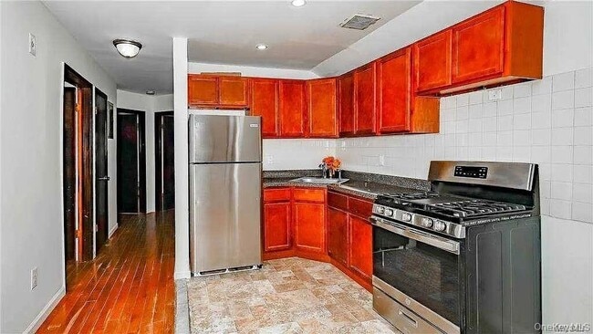 Photo - 164-25 109th Dr