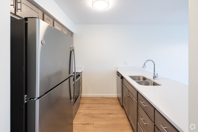 2BD, 1BA - 1,000SF - Kitchen - Gateway Apartments