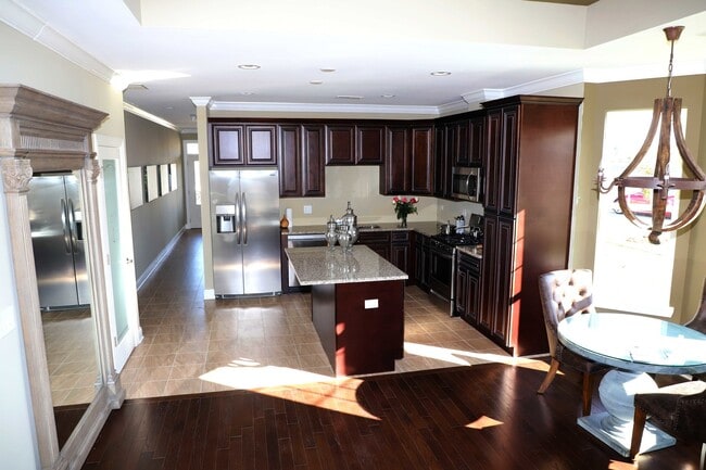 Photo - 757 Verandah Dr
