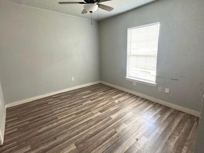 Photo - 7018 1/2 Avenue F Unidad 3