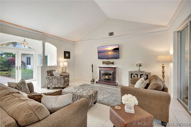 Building Photo - 2018 NW Laurel Oak Ln