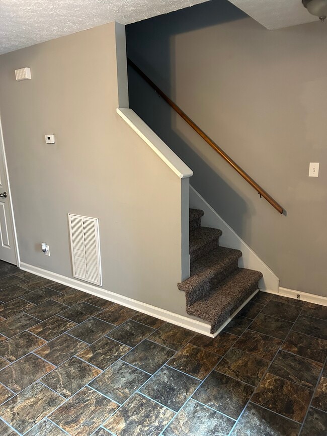 Photo - 110 Creekwood Ave