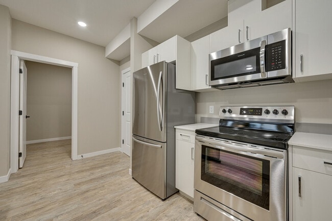 Building Photo - Emerald Hills Landing