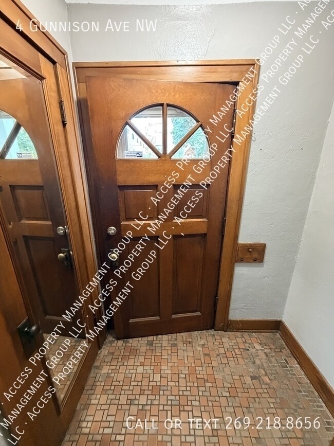 4 Gunnison Ave NW