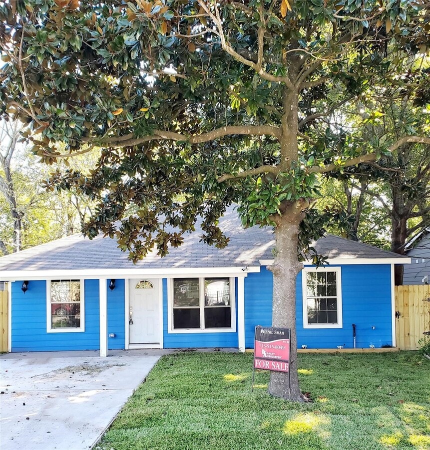 Photo - 6815 Sidney St