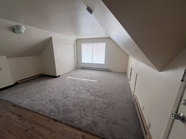 Building Photo - Charming Top-Floor Studio with Scenic Views at The Willows Unit 5
