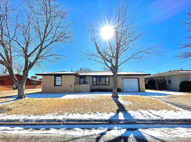 Building Photo - 2907 W 11th