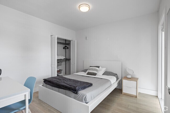 2BR, 2BA - 710SF - Primary Bedroom