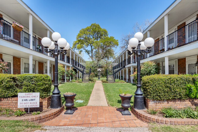 Colonial Oaks Apartments - Colonial Oaks Apartments Unit 5