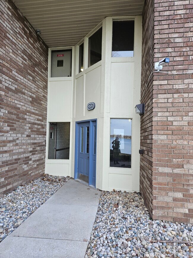 895 S Pontiac Trail Condo Unit 304 Condo for Rent in Walled Lake, MI