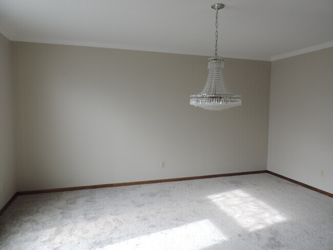 Dining Room - 876 Bluffview Dr