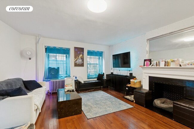 Photo - 140 W 75th St Apartment