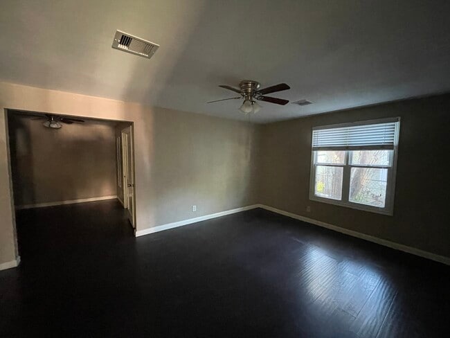Photo - 206 Frawley St