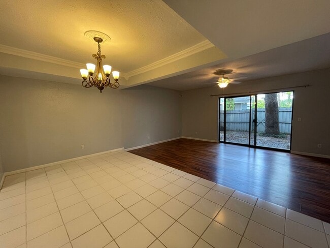 Photo - 710 Raymond Cir