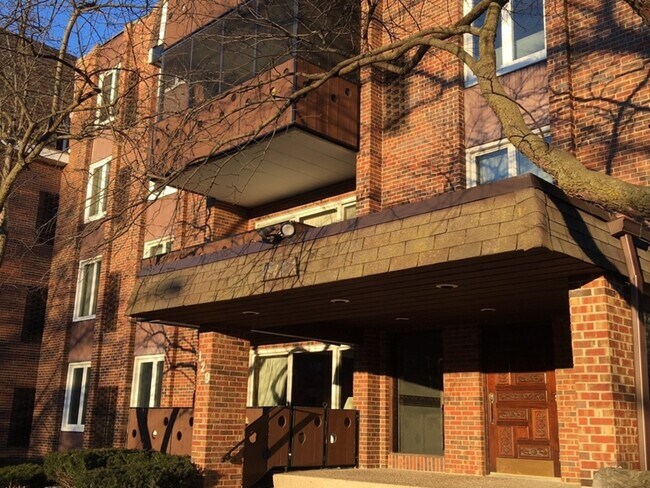 Photo - 129 S Spruce Ave Unidad 405 Rental