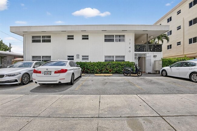 Building Photo - 1740 Funston St Unit 1 Rental