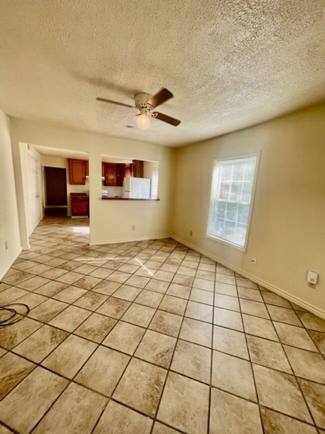 Photo - 2314 Mistletoe St