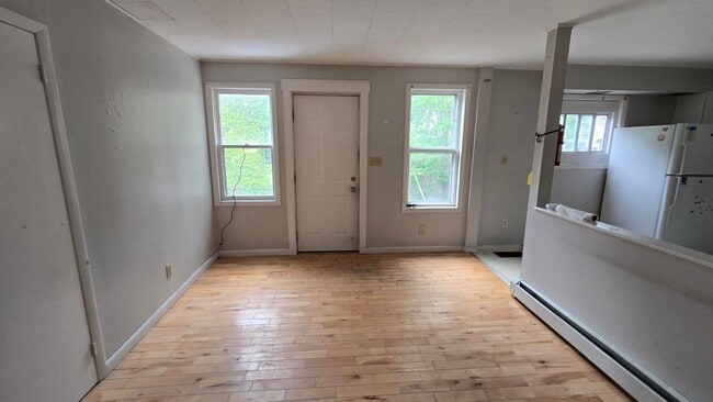 Photo - 3 Bedroom Apartment in Burlington VT Available NOW! OFF STREET PARKING, LAUNDRY, HEAT INCLUDED. Unit 2