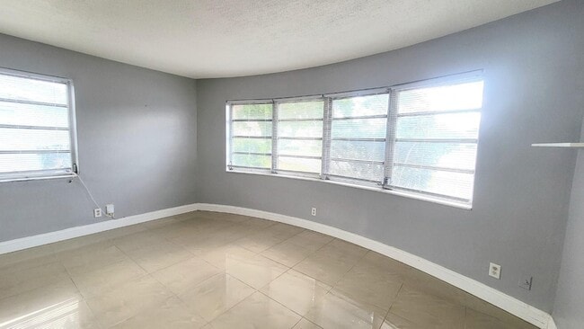 Photo - 1821 NE 56th St