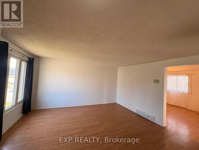 Photo - 106 Hillmer Rd