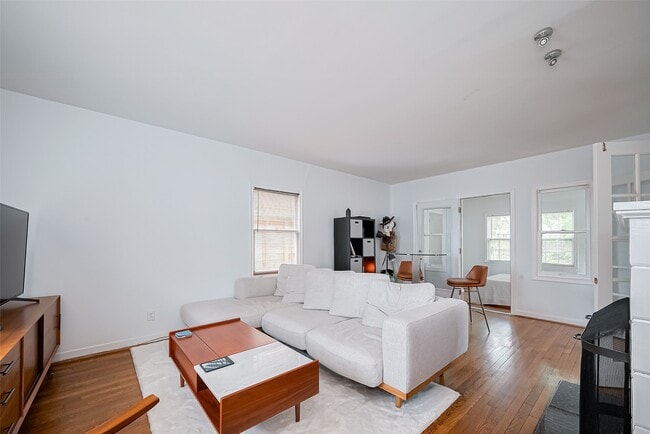 Photo - 2163 University Blvd