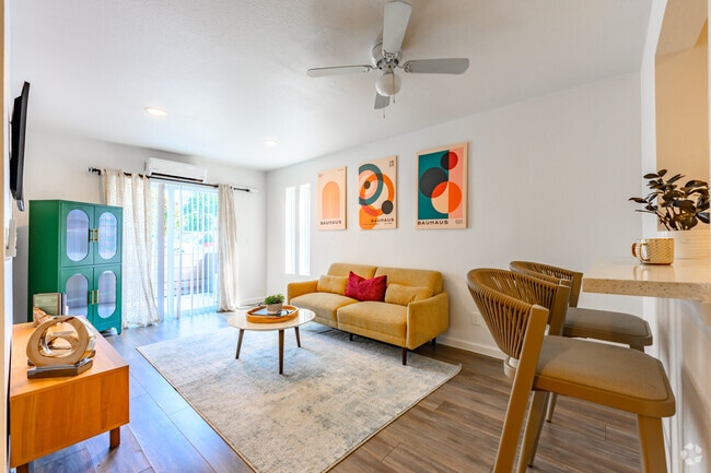 Studio - 475SF - Living Rom