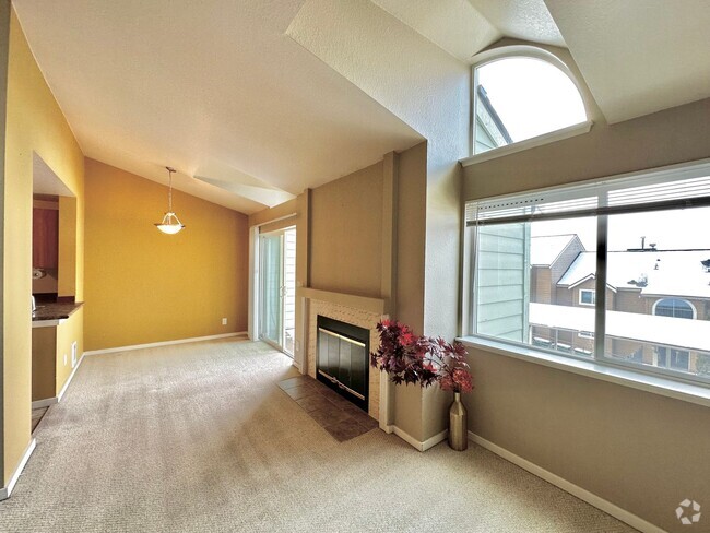 Building Photo - Private Garage | 2BR/2BA Condo with Olympi... Unit B4