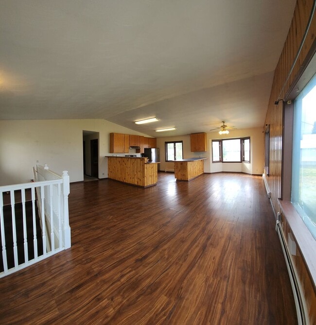 Commerce Duplex - Commerce Duplex Apartment Unit A