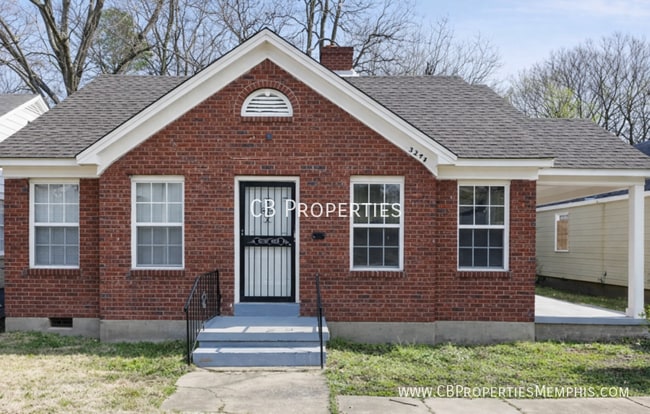 Building Photo - 2370 Larose Ave