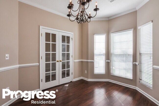 Photo - 816 Stackhurst Way