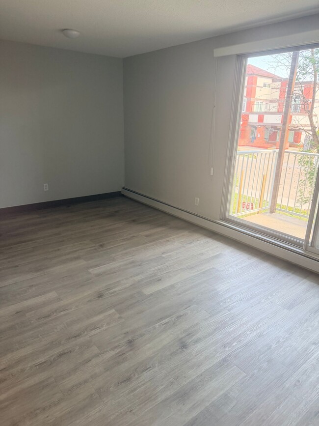 Photo - 13516-102 102 St NW Unit 202