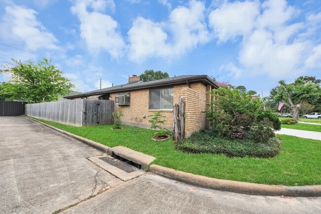 Photo - 3935 Heathersage Dr