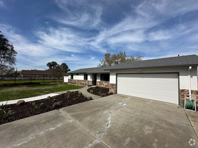 Building Photo - 8007 Shasta Ave Rental