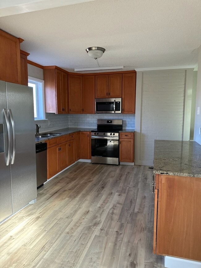 Photo - 1080 Grace Ave