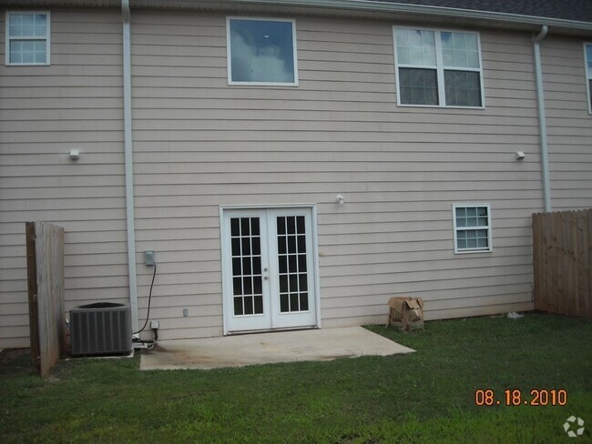 Building Photo - Charming townhome community!
