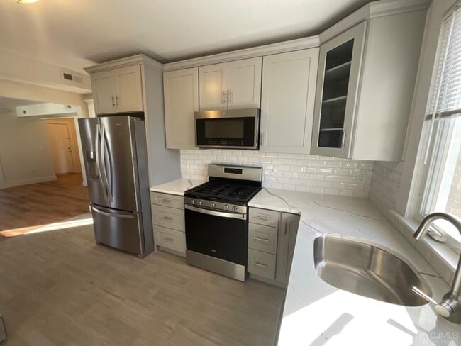 Photo - 264 Suydam St