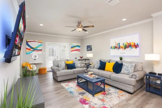 Sala de estar y comedor - 850 E Erie Ave