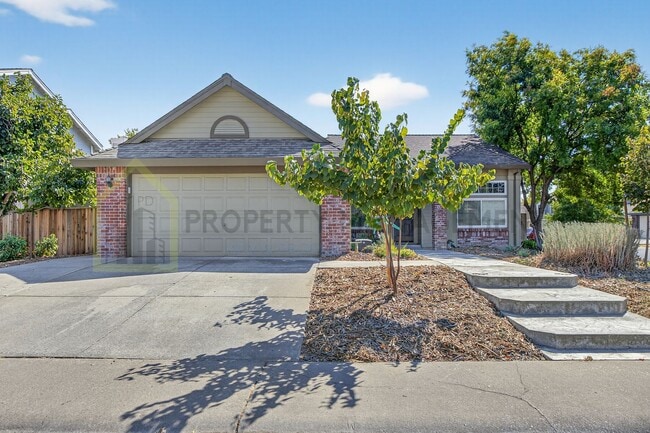 Building Photo - Beautiful 3-Bedroom Home with Pool in Elk ...