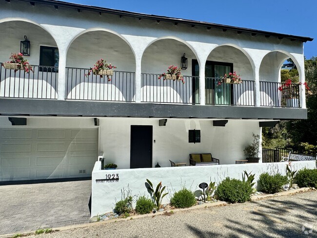 Building Photo - 1923 Sunset Plaza Dr Rental