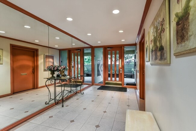 Photo - Light And Bright One Bedroom Condo In Oakl... Unit 430