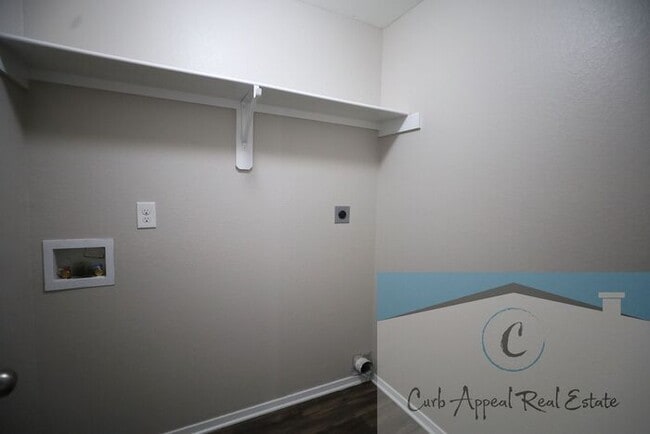 Photo - Move in special $900!! Spacious 4 bed, 2 bath home - Nettleton