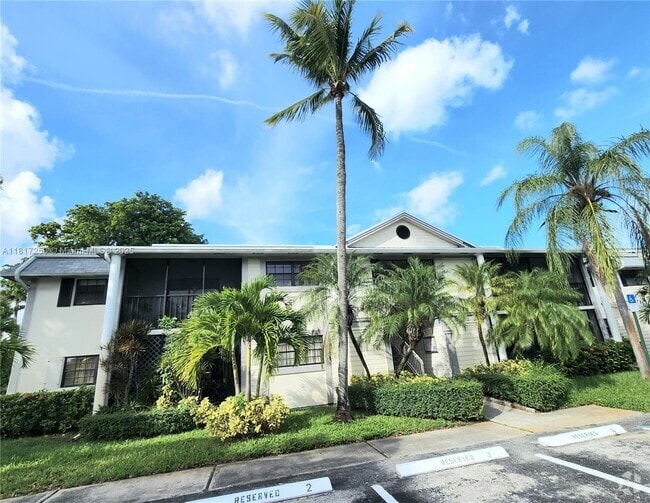 Building Photo - 935 NE 199th St Unit 204-16 Rental