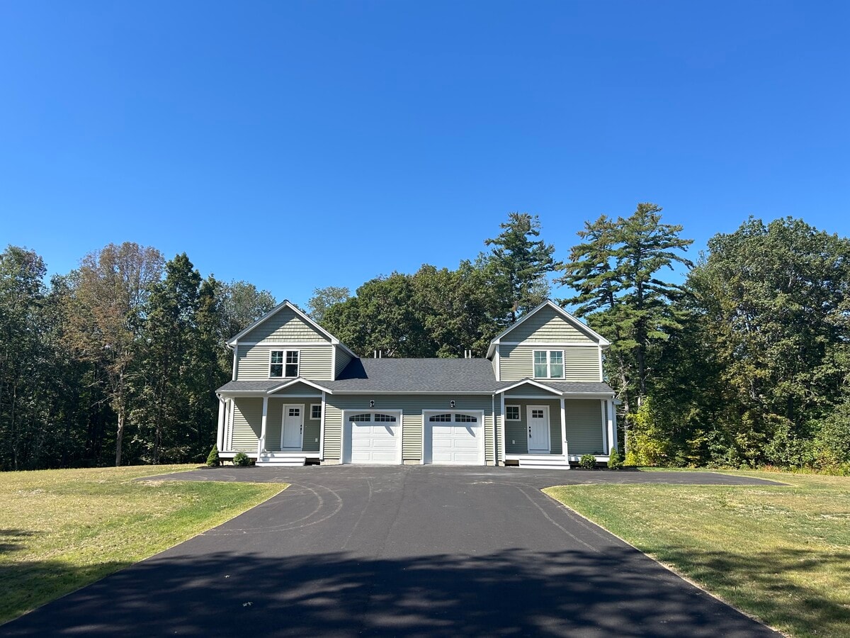 Unit A on the left is the one for rent - 199 Pommogussett Rd Casa Adosada