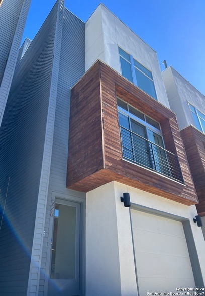 Building Photo - 926 E Josephine St Rental