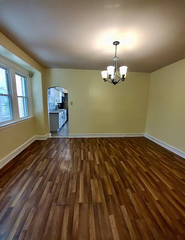 Photo - 6115 Carpenter St