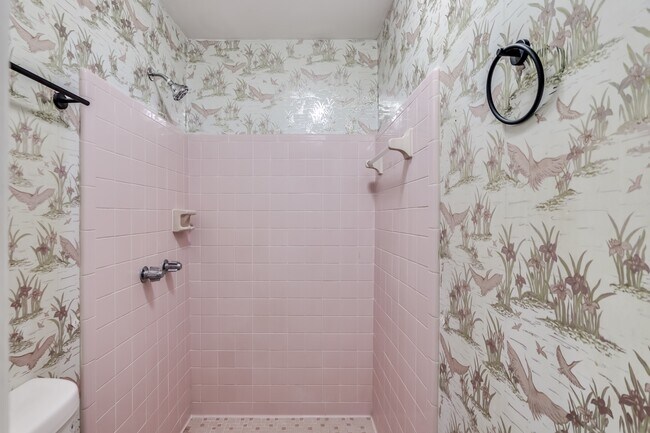 Photo - 1725 Cheltenham Ln