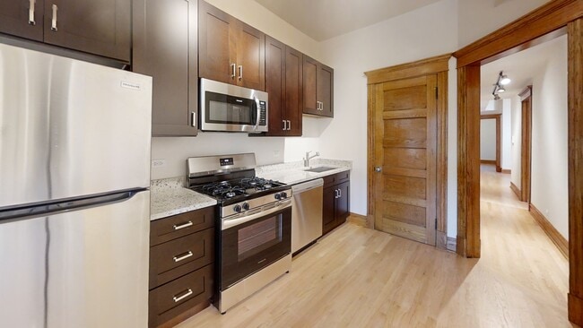 1443 W Belle Plaine Ave